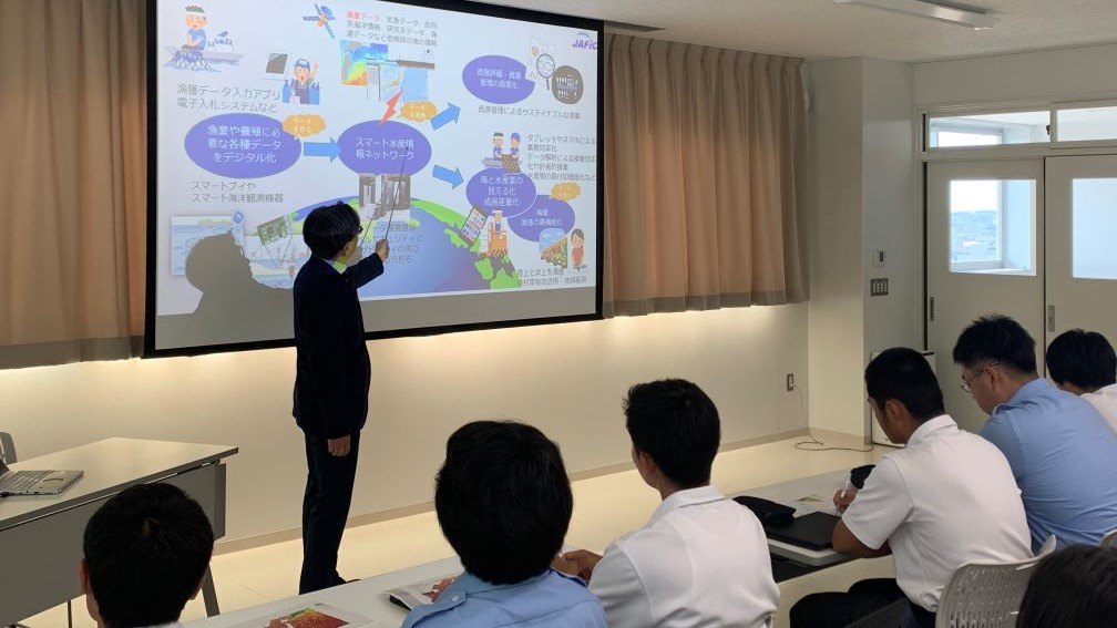 斎藤委員による静岡県立焼津水産高等学校授業風景