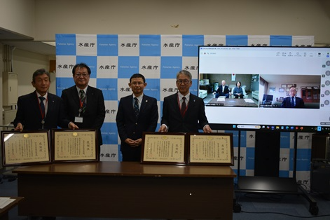 令和7年度漁船の安全対策に関する優良な取組に対する表彰状授与式の様子