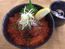 JFやまがた庄内浜産おさしみ鮭とイクラ漬け丼の写真