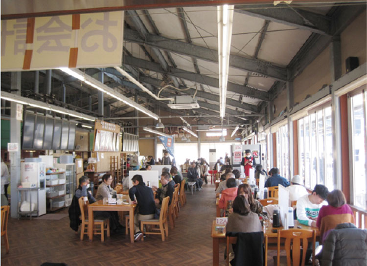 漁港の食堂（千葉県保田（ほた）漁港）