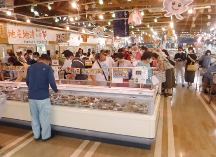 水産物直売所（福岡県鐘崎（かねざき）漁港）