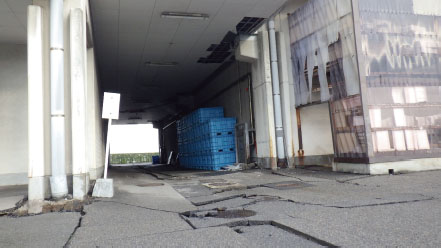 七尾市公設地方卸売市場の構内の被災状況