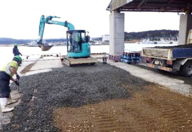 軽石除去作業後の港内