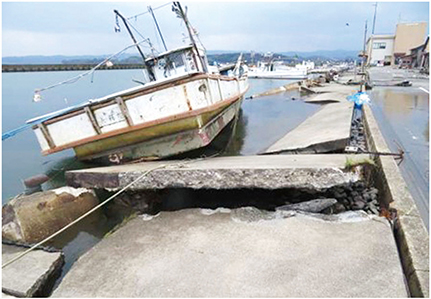 地震による船揚場の損傷
