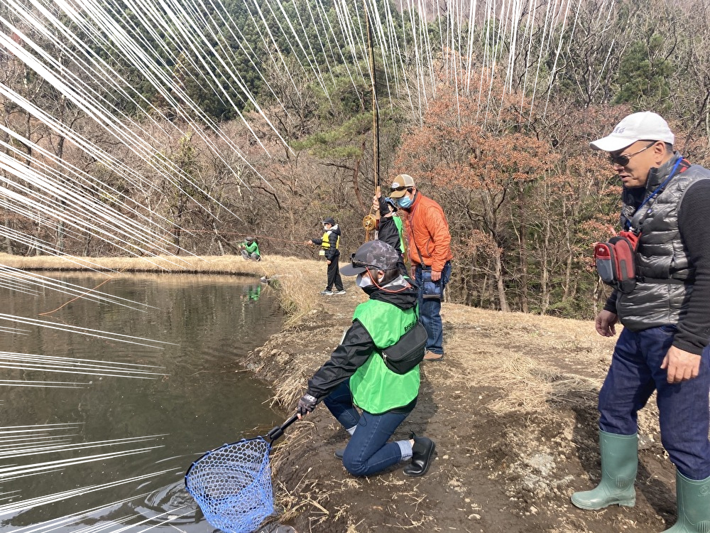 勇ましい釣り姿